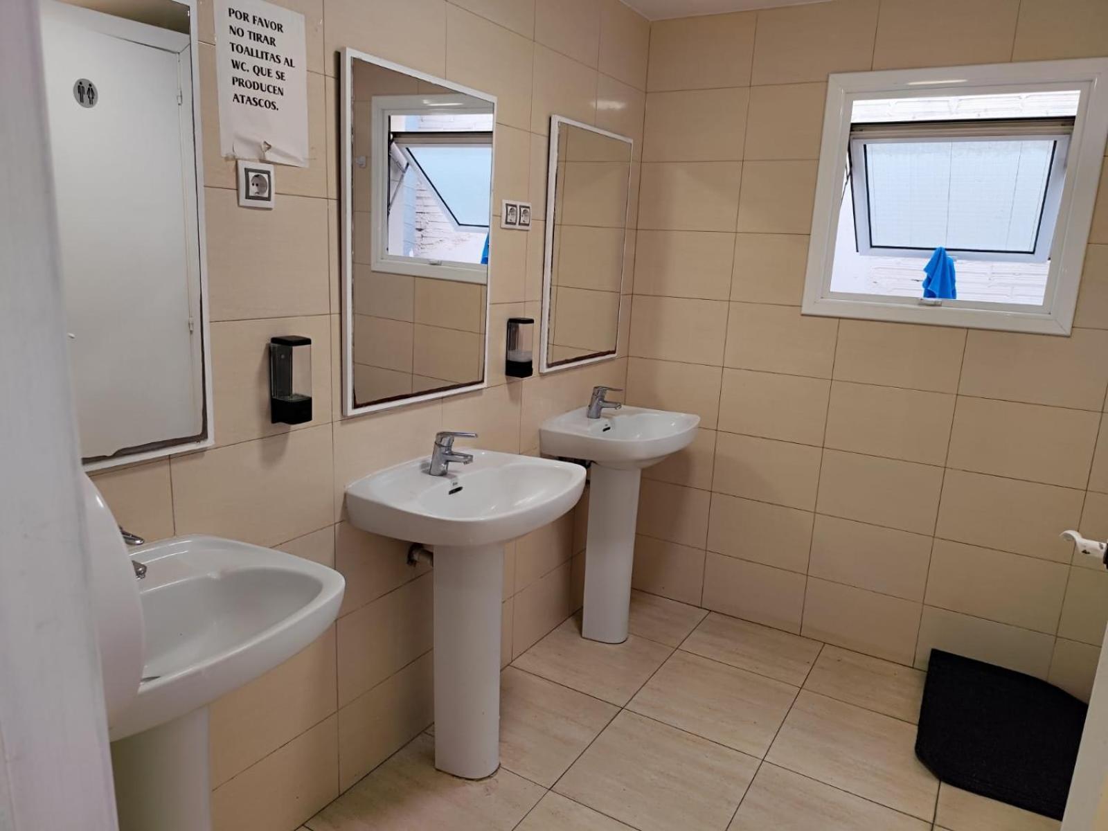 Hostal Ideal Gavà Eksteriør bilde